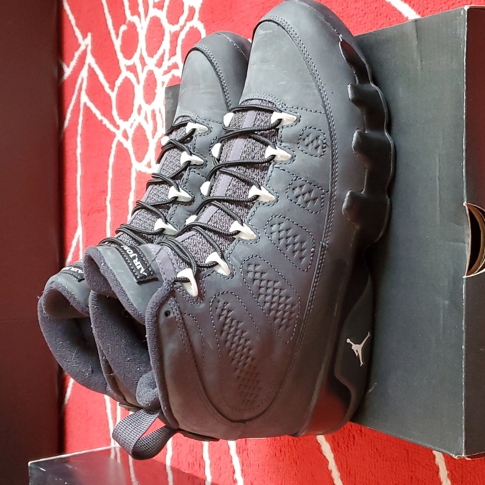 Air Jordan Retro 9 - Picture 2 of 3